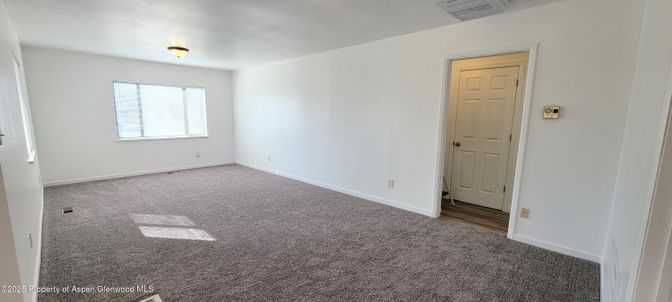 Empty room, Interior