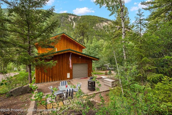 Detached Garage, Exterior