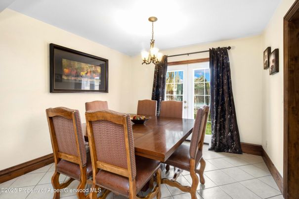 Chandelier, Dining room, Interior