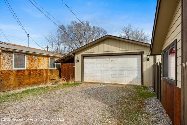 Detached Garage, Exterior