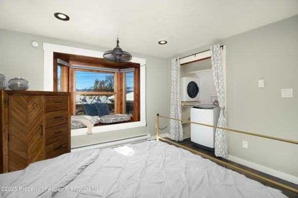 Bedroom, Interior, Marble, Recessed Lighting, Washer