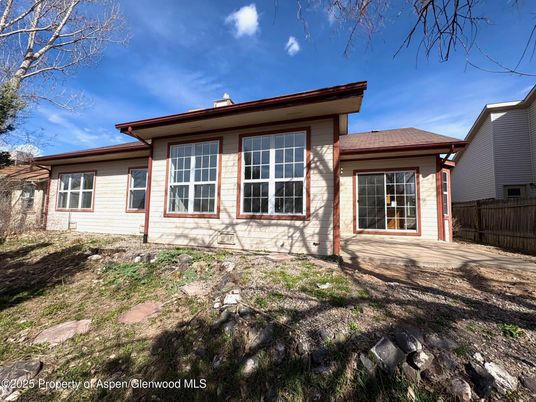 Backyard, Exterior, Facade, Split Level