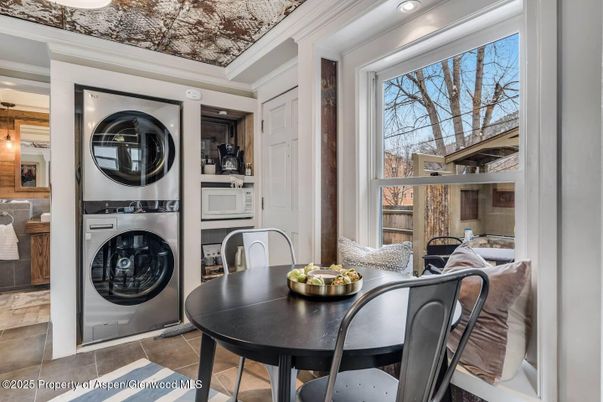 Dining room, Interior, Washer