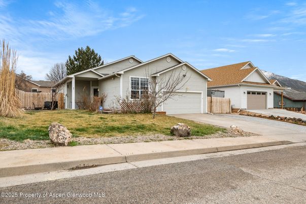 Attached, Exterior, Facade, Ranch