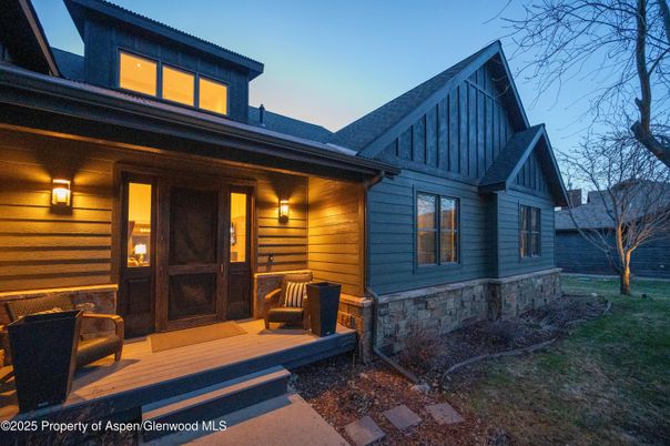Exterior, Facade, Log Home
