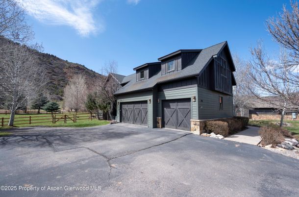 Attached, Exterior, Facade, Cape Cod