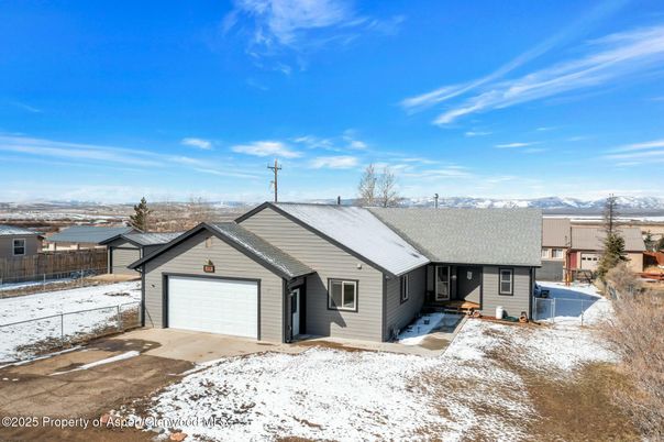 Attached, Exterior, Facade, Ranch