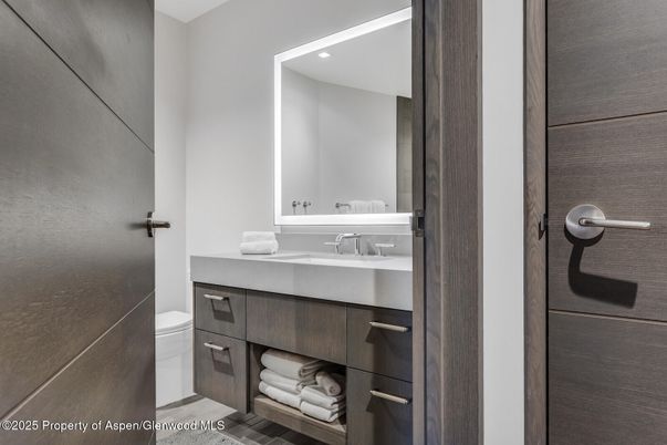 Bathroom, Interior, Recessed Lighting