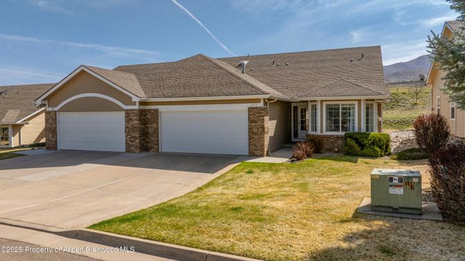 Attached, Exterior, Facade, Ranch