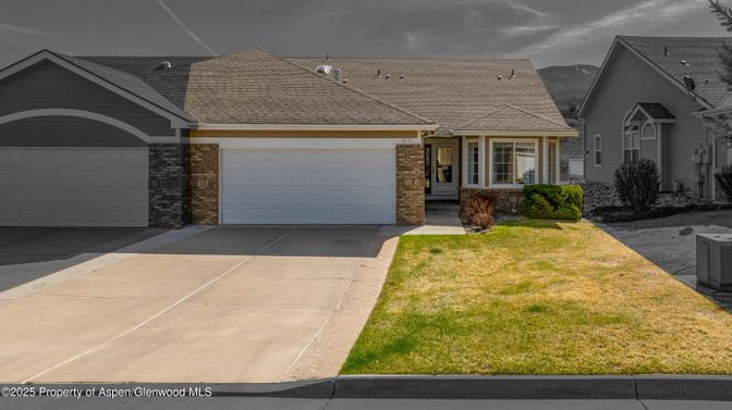 Attached, Exterior, Facade, Brick Facade, Ranch