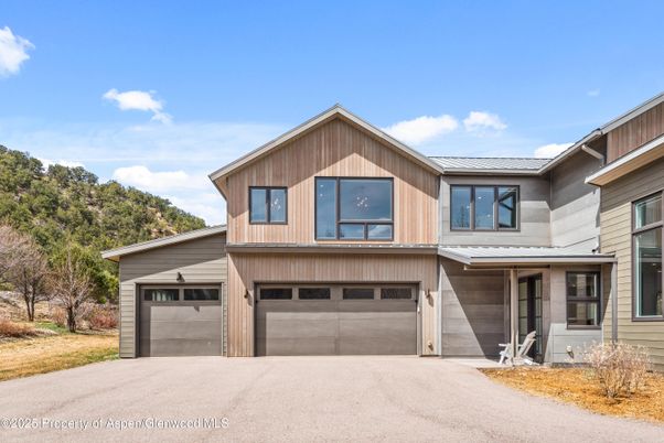 Attached, Exterior, Facade, Farmhouse