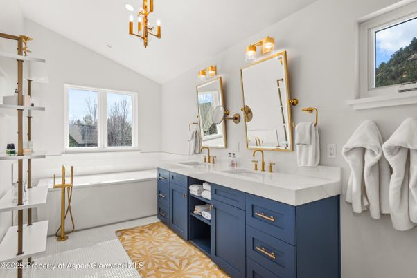 Bathroom, Dual Sink Vanities, Interior, Recessed Lighting