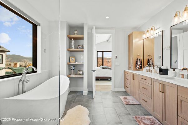 Bathroom, Dual Sink Vanities, Free Standing Baths, Interior, Recessed Lighting