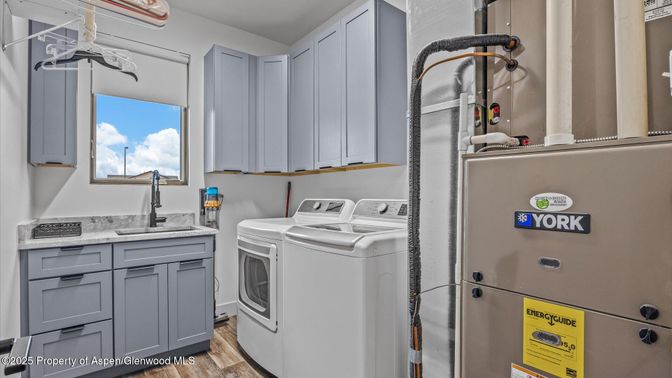 Interior, Washer, Wood Texture Flooring