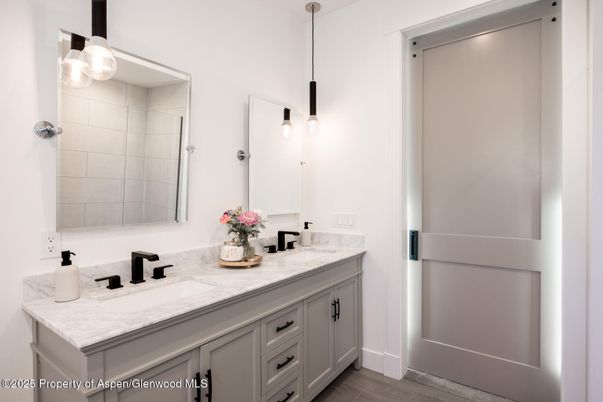 Bathroom, Interior, Pendant Lights, Wood Texture Flooring