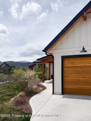 Detached Garage, Exterior