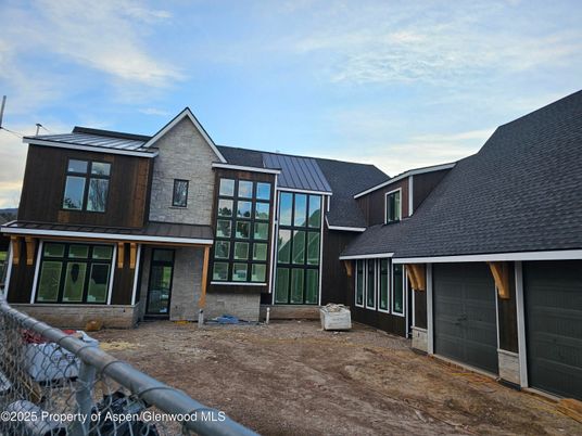 Exterior, Facade, Modern