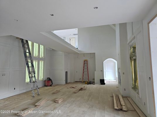 Fitness Equipment, Interior, Recessed Lighting, Wood Texture Flooring