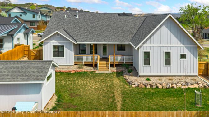 Exterior, Facade, Ranch