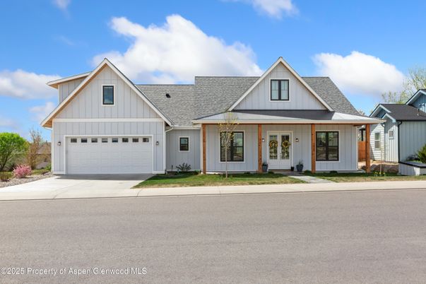 Attached, Exterior, Facade, Farmhouse