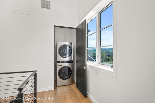 Interior, Utility Closets, Washer, Wood Texture Flooring
