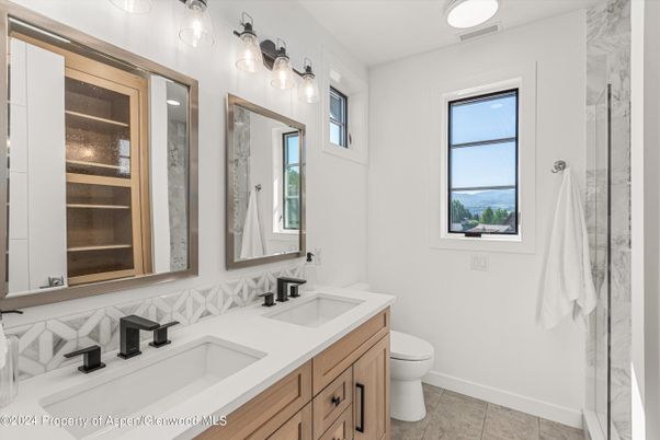 Bathroom, Dual Sink Vanities, Interior