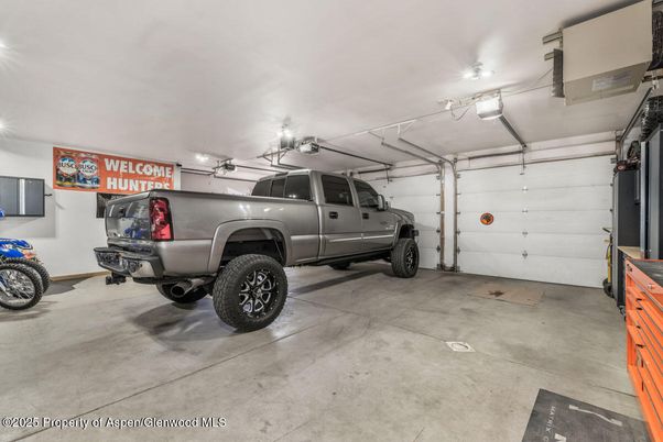 Garage, Interior