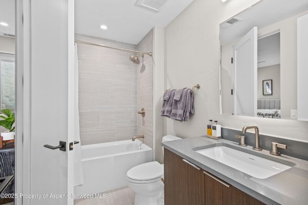 Bathroom, Interior, Recessed Lighting