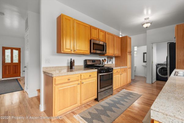 Interior, Kitchen, Washer, Wood Texture Flooring