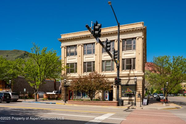 Exterior, Facade, Rowhouse