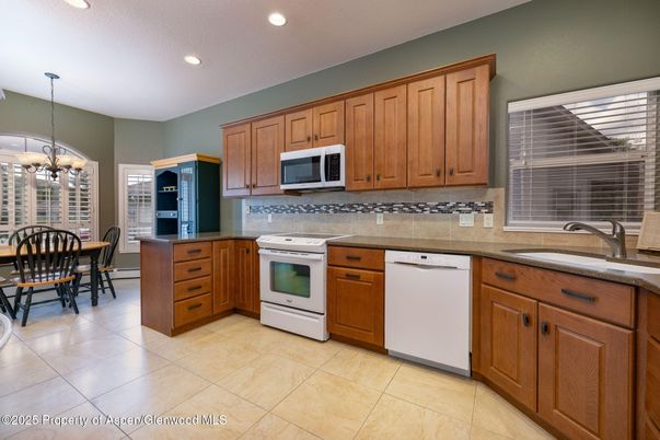Chandelier, Dining room, Interior, Kitchen, Recessed Lighting