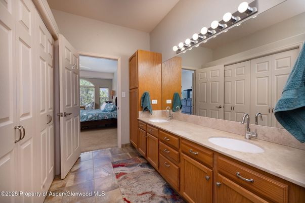 Bathroom, Bedroom, Dual Sink Vanities, Interior