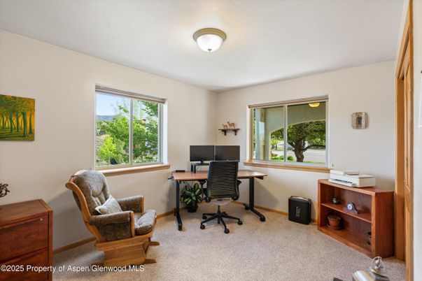 Home Office, Interior