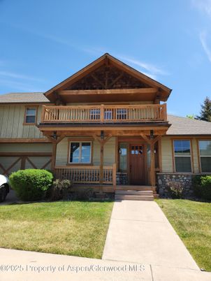 Exterior, Facade, Log Home
