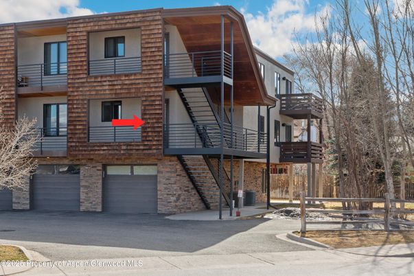 Attached, Exterior, Facade, Brick Facade, Modern