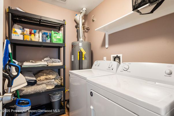 Interior, Washer, Wood Texture Flooring