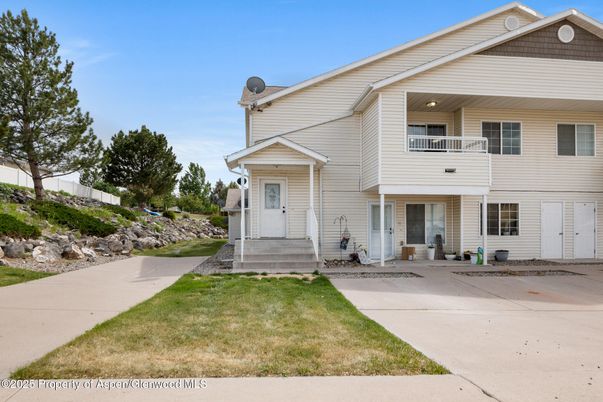 Exterior, Facade, Farmhouse