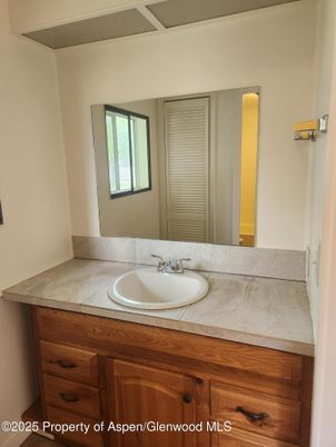 Bathroom, Interior, Tile Countertops