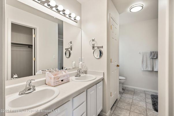 Bathroom, Dual Sink Vanities, Interior