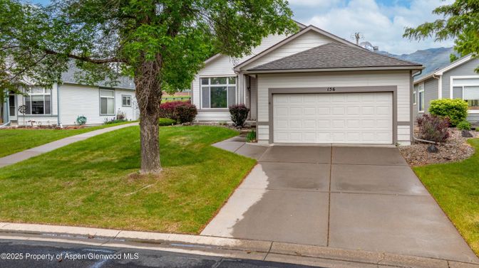 Attached, Exterior, Facade, Ranch