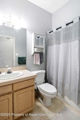 Bathroom, Interior, Tile Countertops