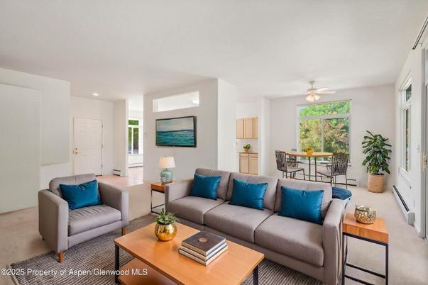 Dining room, Interior, Living room, Recessed Lighting