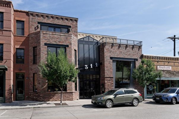 Exterior, Facade, Brick Facade, Rowhouse