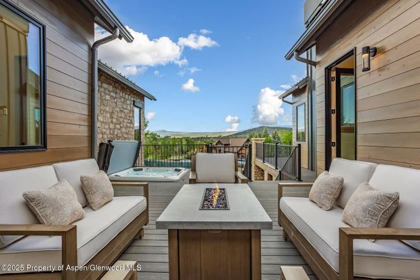 Exterior, Hot Tub