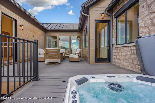 Exterior, Hot Tub