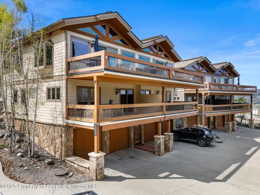 Exterior, Facade, Log Home