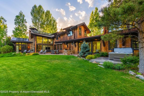 Backyard, Exterior, Hot Tub