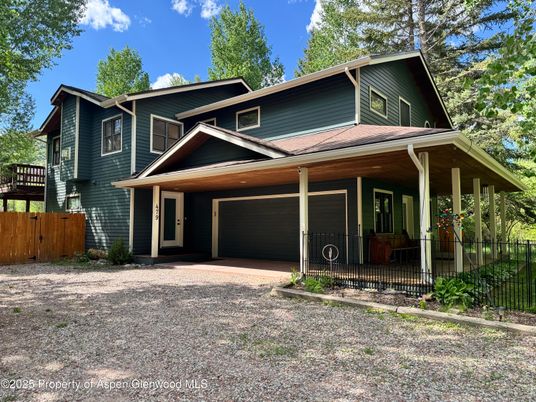 Attached, Exterior, Facade, American Craftsman