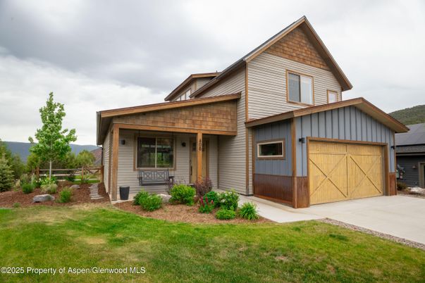 Attached, Exterior, Facade, Farmhouse