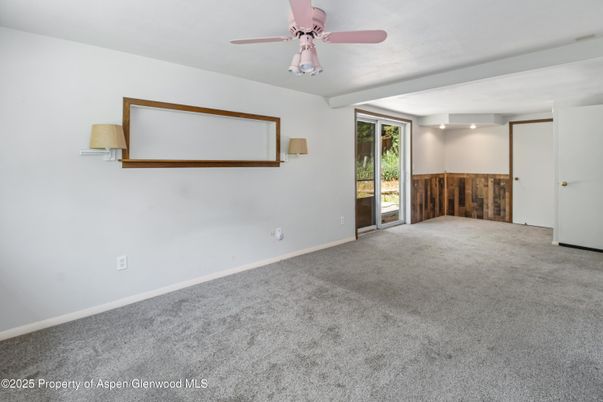 Empty room, Interior